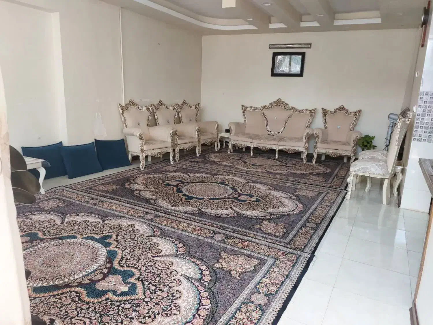 مبل سلطنتی 9نفره|مبلمان خانگی و میز عسلی|اصفهان, پوریای ولی|دیوار