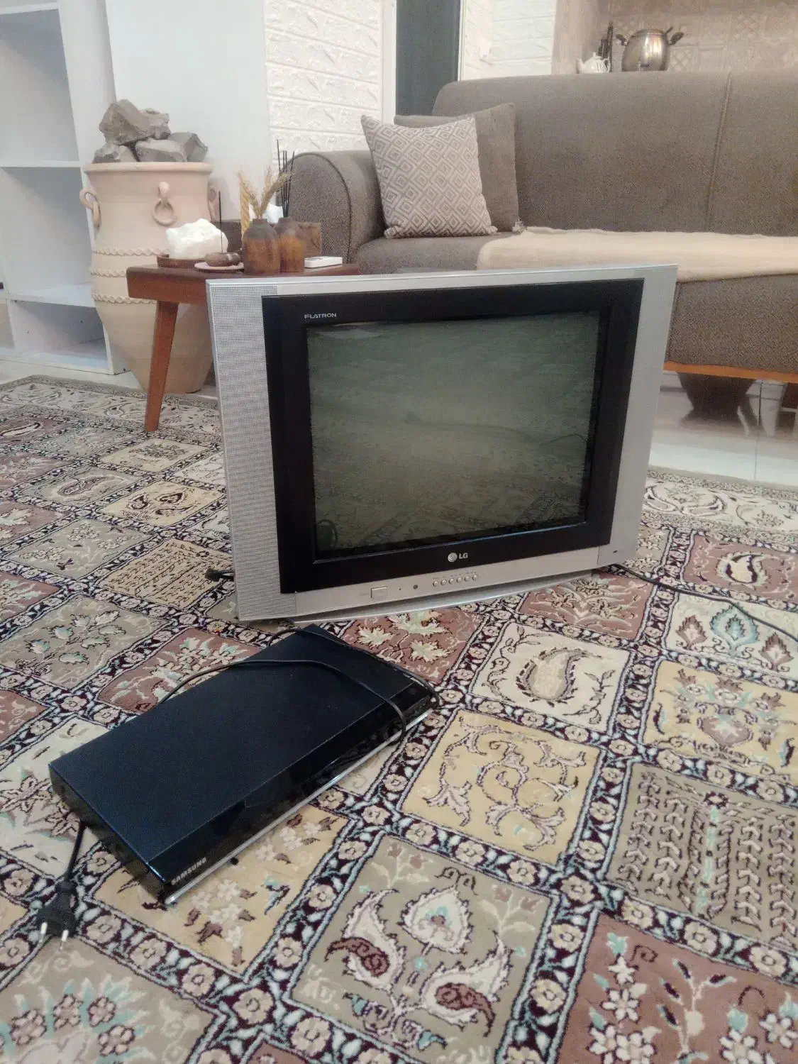 تلویزیون 21 ال جی به همراه DVD سامسونگ|تلویزیون و پروژکتور|گرگان, |دیوار