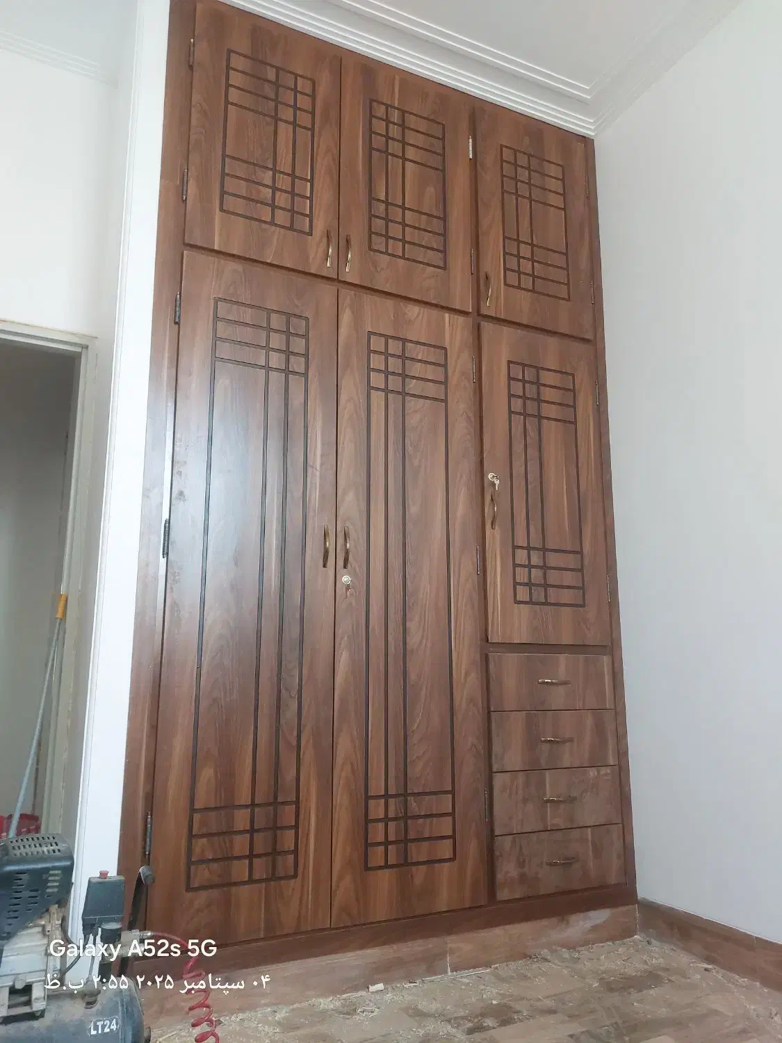 نصب و رگلاژ درب چوبی و کمدی و کابینت|خدمات پیشه و مهارت|یزد, |دیوار