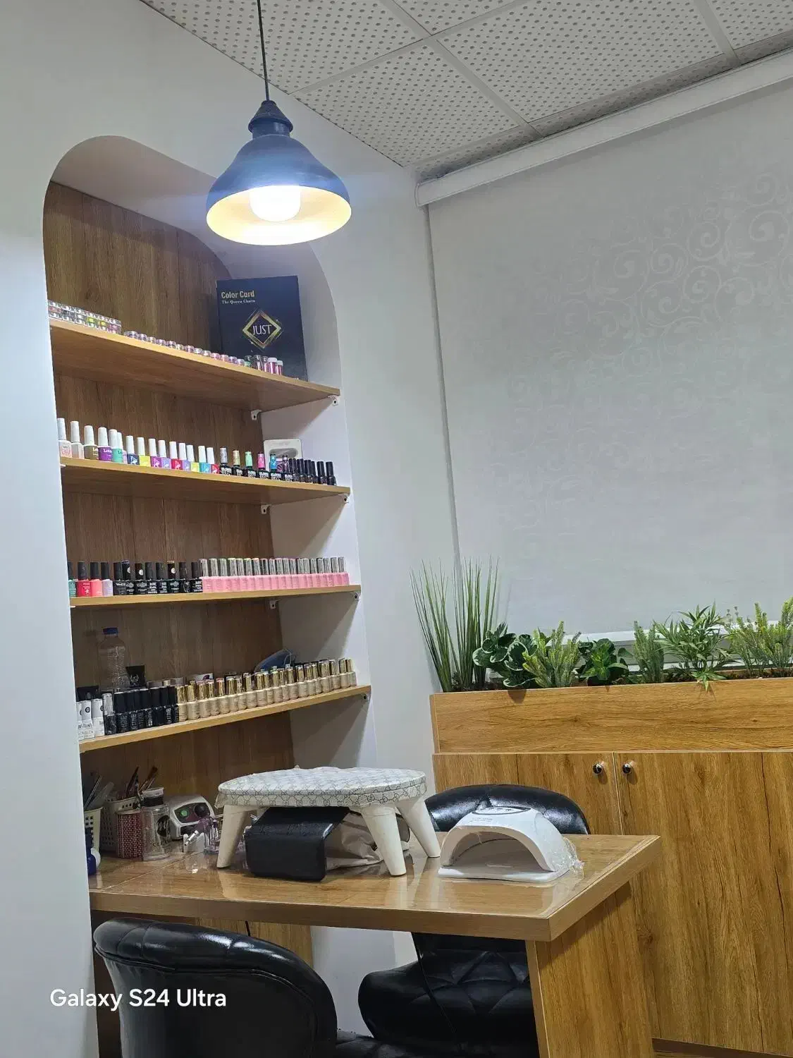 میز ناخن|خدمات آرایشگری و زیبایی|رشت, چمارسرا|دیوار