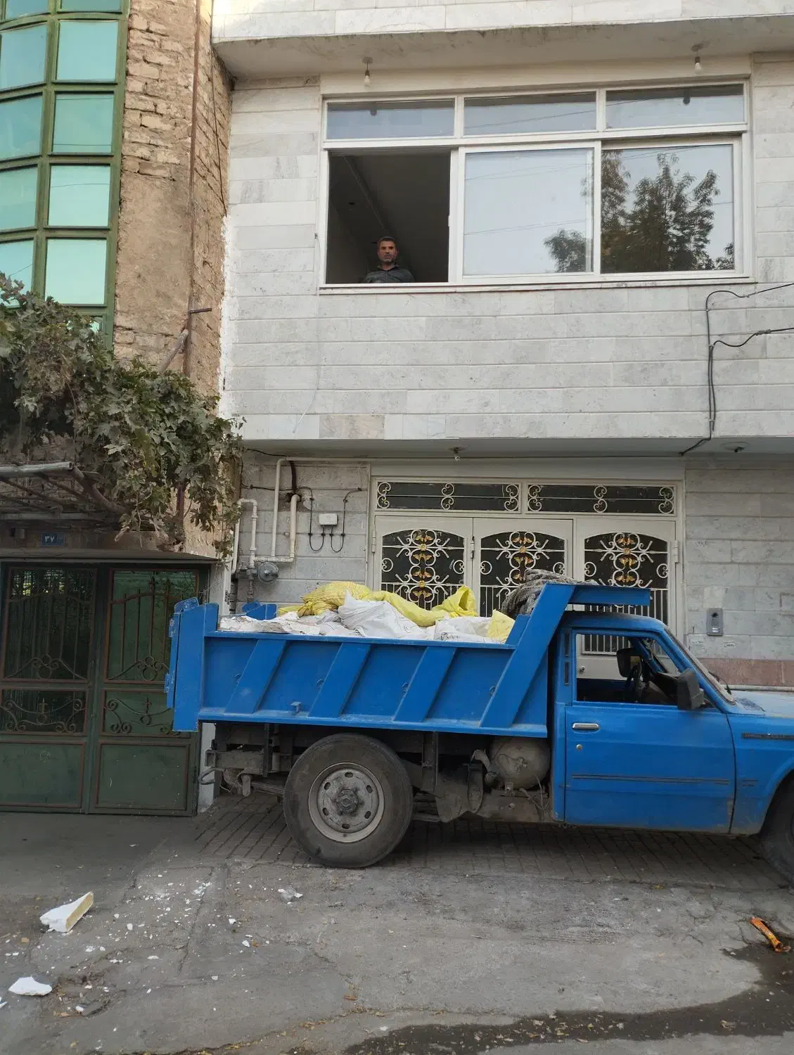 حمل خاک و نخاله توسط نیسان کمپرسی و باکس 9/10/11|خدمات حمل و نقل|مشهد, هفت تیر (آب و برق)|دیوار