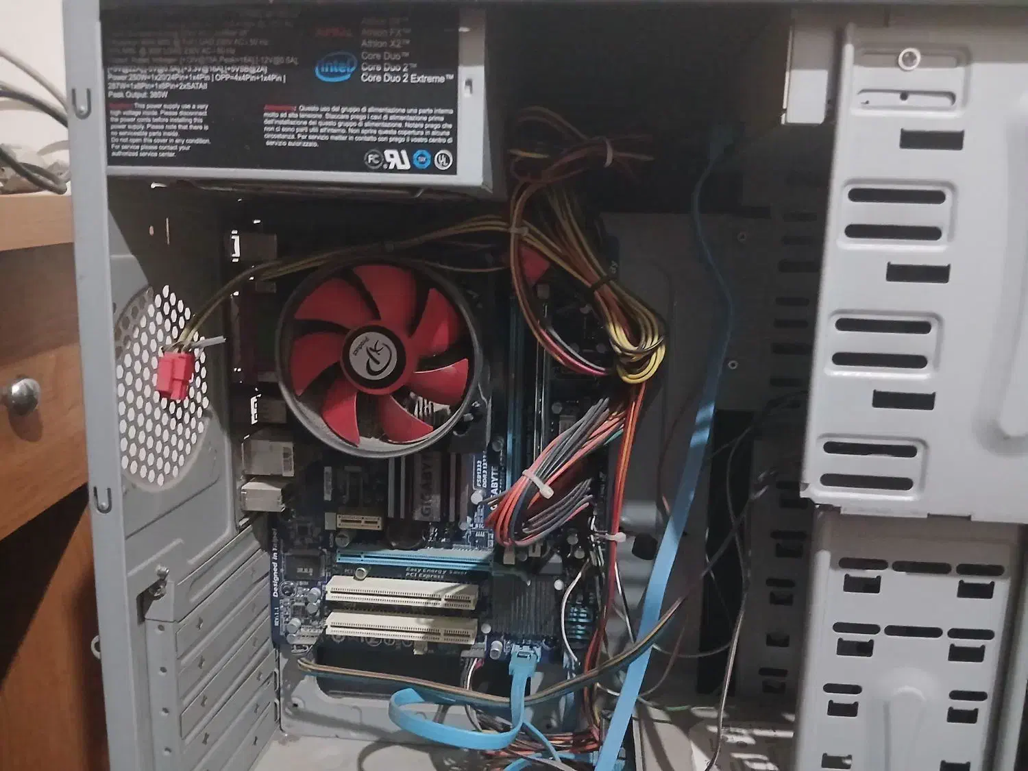 کامپیوتر به همراه میز|رایانه رومیزی|مشهد, وحید|دیوار