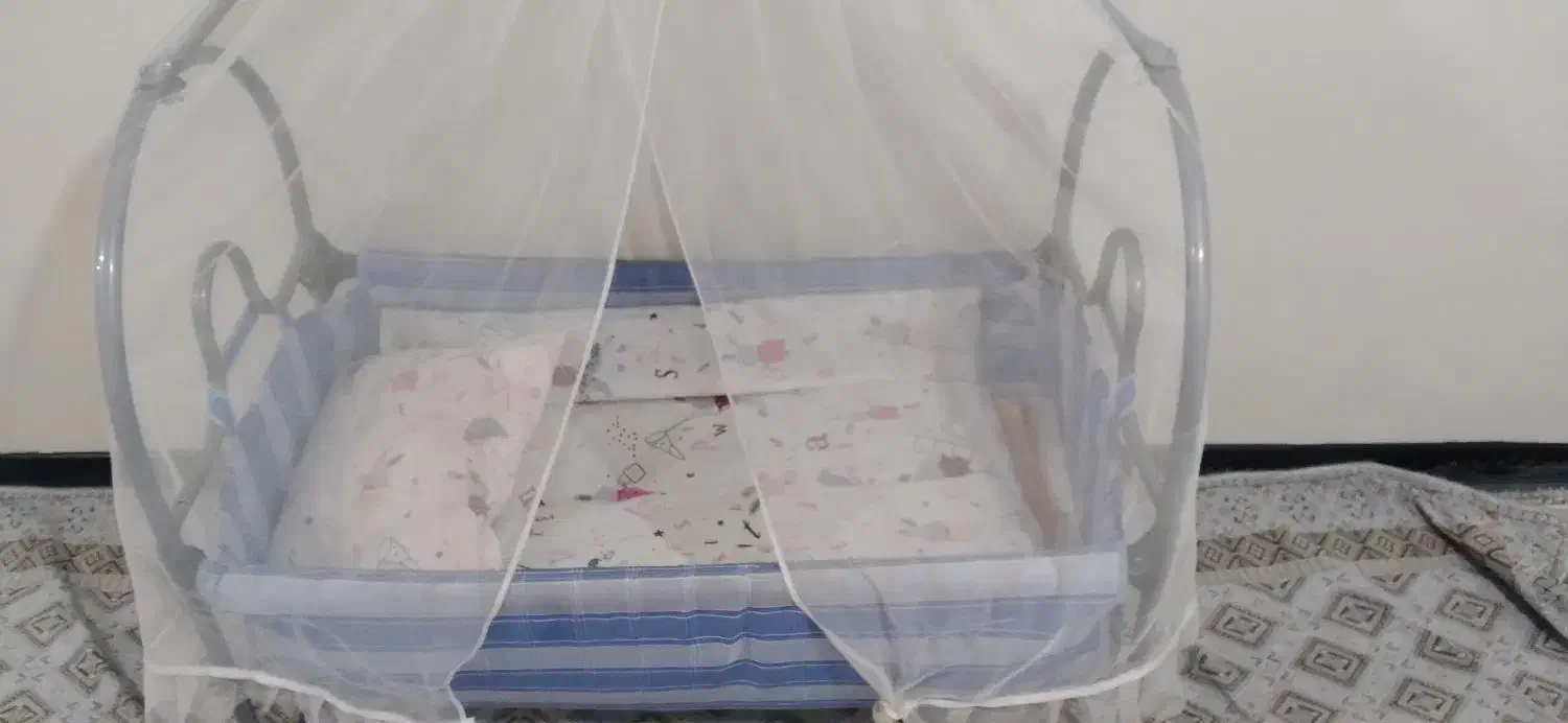 تخت گهواره ای و روروئک بچه|اسباب و اثاث بچه|رودهن, |دیوار