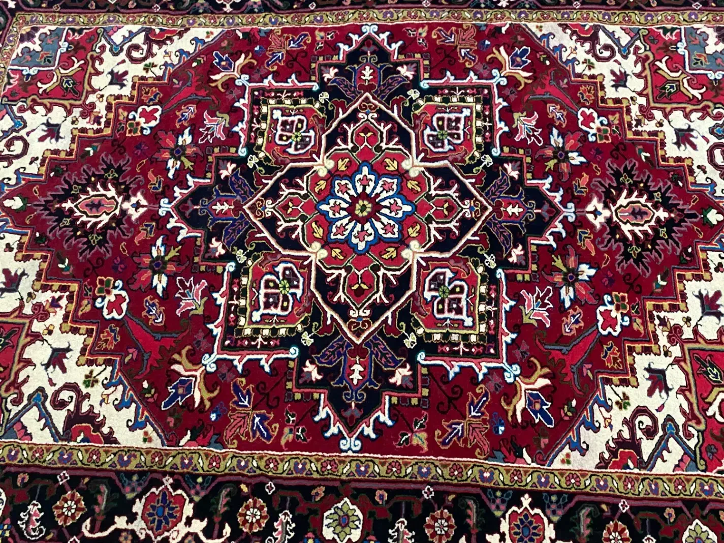 فروش فرش ۹متری تاجری دستبافت|فرش|هریس, |دیوار