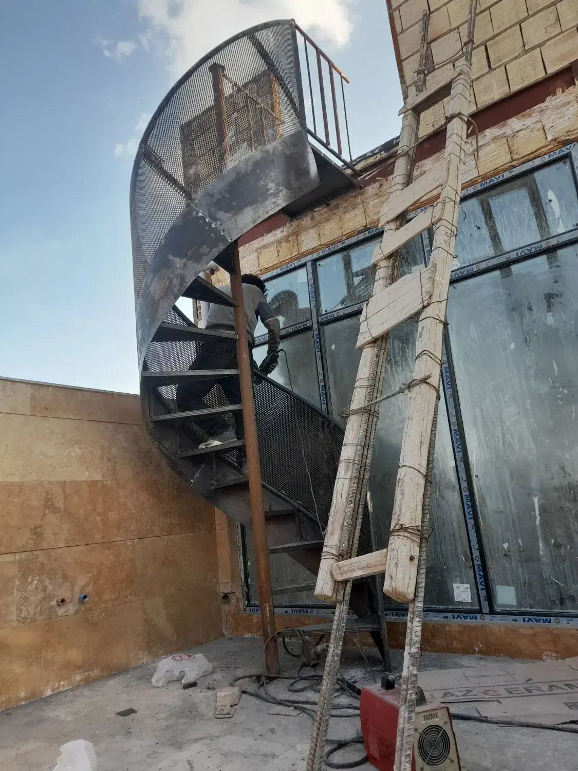 پله پیچ مدرن|خدمات پیشه و مهارت|قم, نیروگاه|دیوار