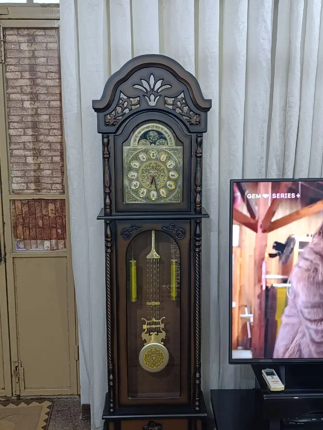 ساعت|ساعت دیواری و تزئینی|چغادک, |دیوار