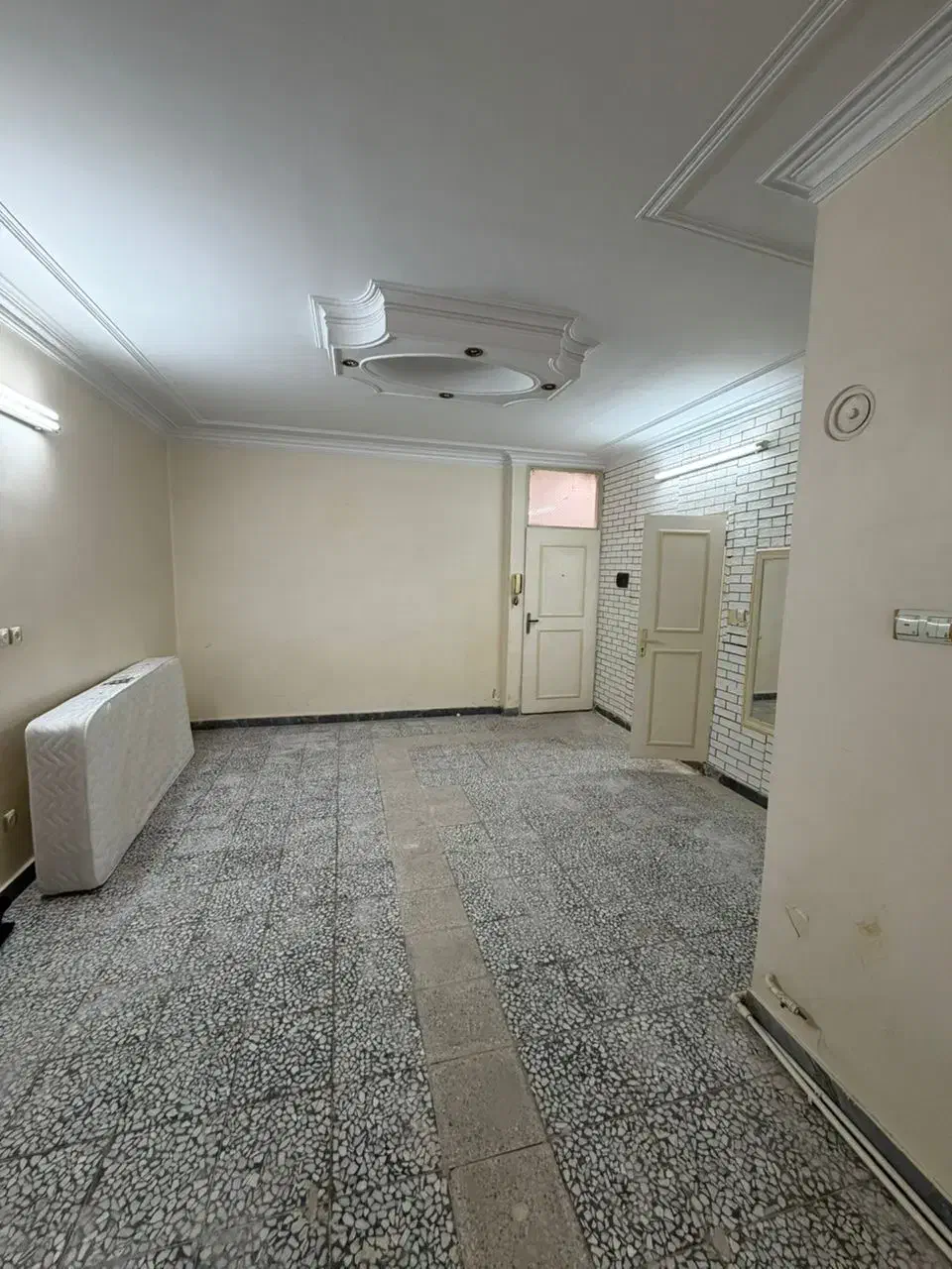 تک واحدی حیاط دار