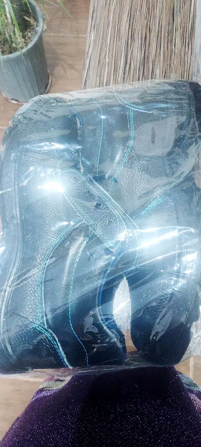 کفش ایمنی نو|کیف، کفش، کمربند|شاهینشهر, خانه کارگر|دیوار