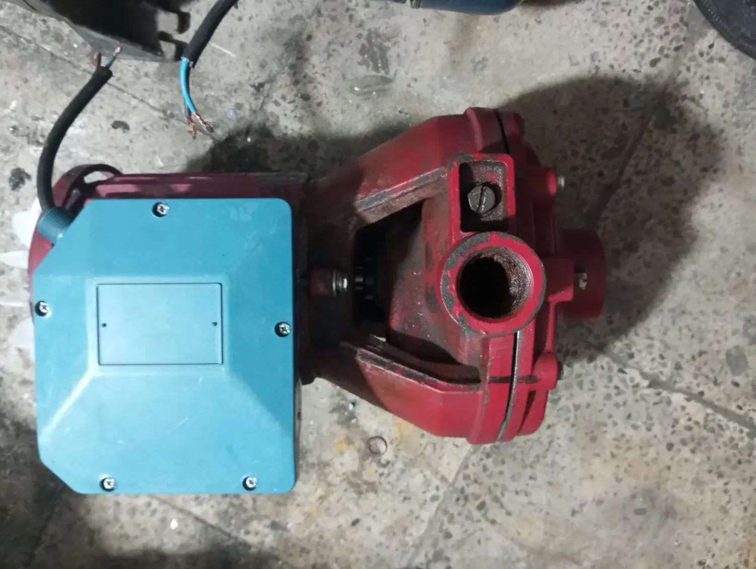 دو عدد پمپ اب یکی ایتالیای و یکی هم چینی دو اسب|ماشین‌آلات صنعتی|تهران, افسریه جنوبی|دیوار