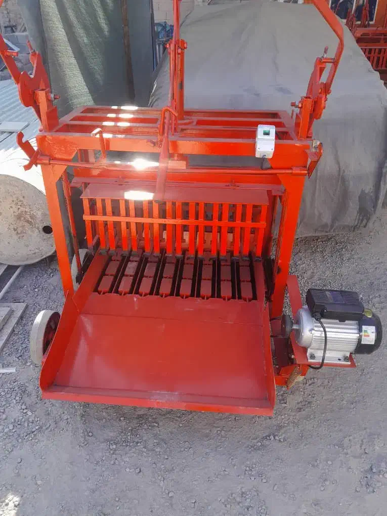 فروش فوری دستگاه بلوک زن ۸قالبه نو(سفارشی)|ماشین‌آلات صنعتی|کرمان, |دیوار