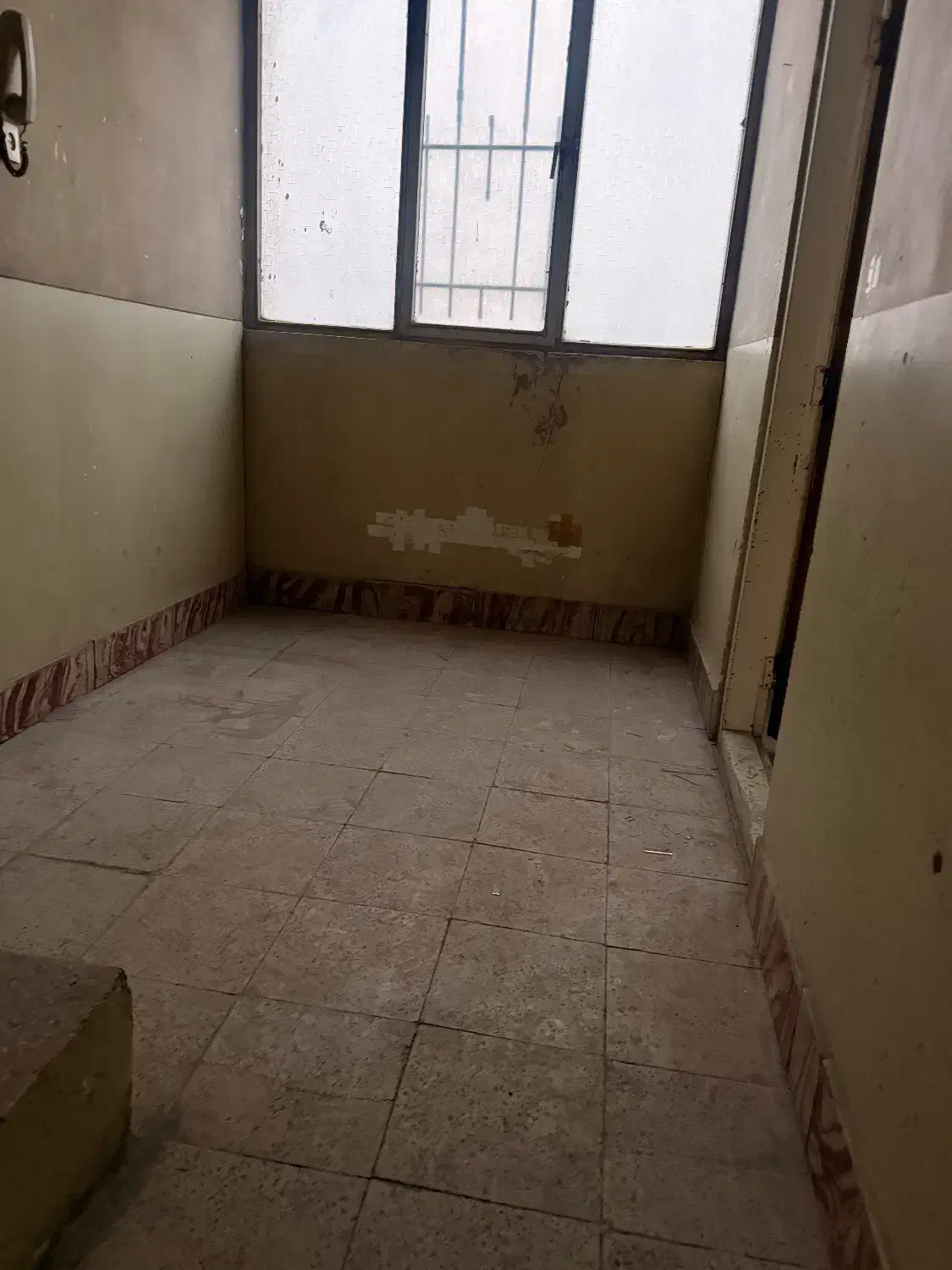 ساختمان ۳ طبقه مستقل دربست