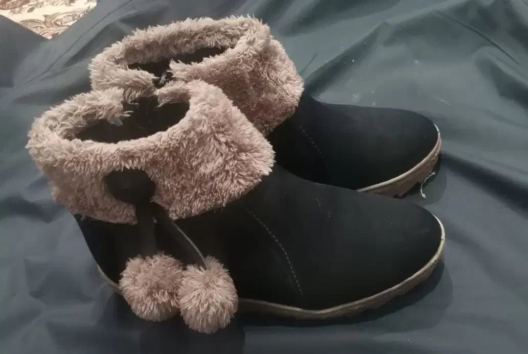 نیم بوت|کیف، کفش، کمربند|سامن, |دیوار