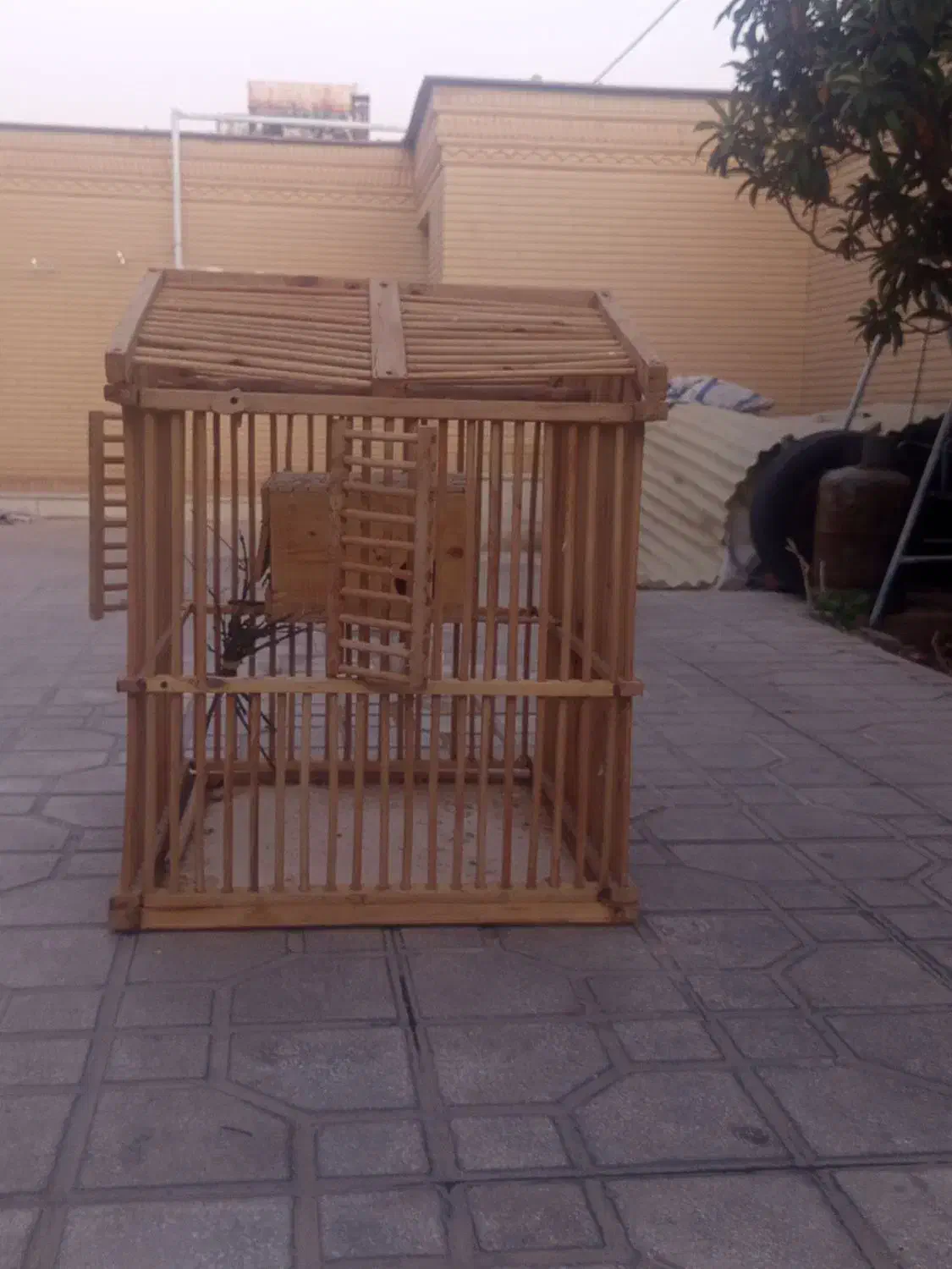 ققس تمام چوبی بزرگ همراه با لونه|لوازم جانبی حیوانات|شیراز, شهرک گلستان|دیوار