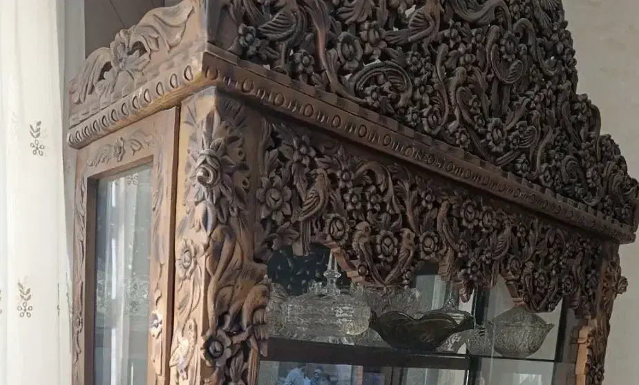 بوفه زیبا با کنده کاریهای پرکار از جنس چوب راش|بوفه، ویترین، کنسول|تبریز, |دیوار