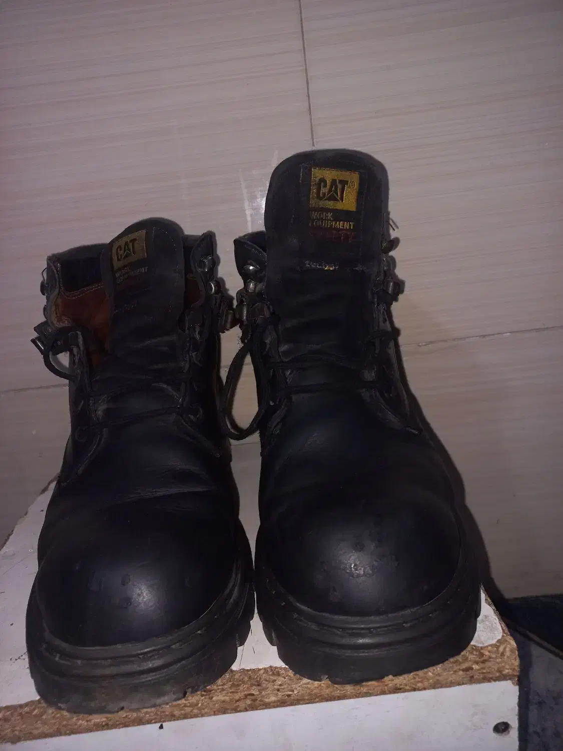 کفش کاترپیلر اصل|کیف، کفش، کمربند|شاهین‌شهر, شهرک میلاد|دیوار