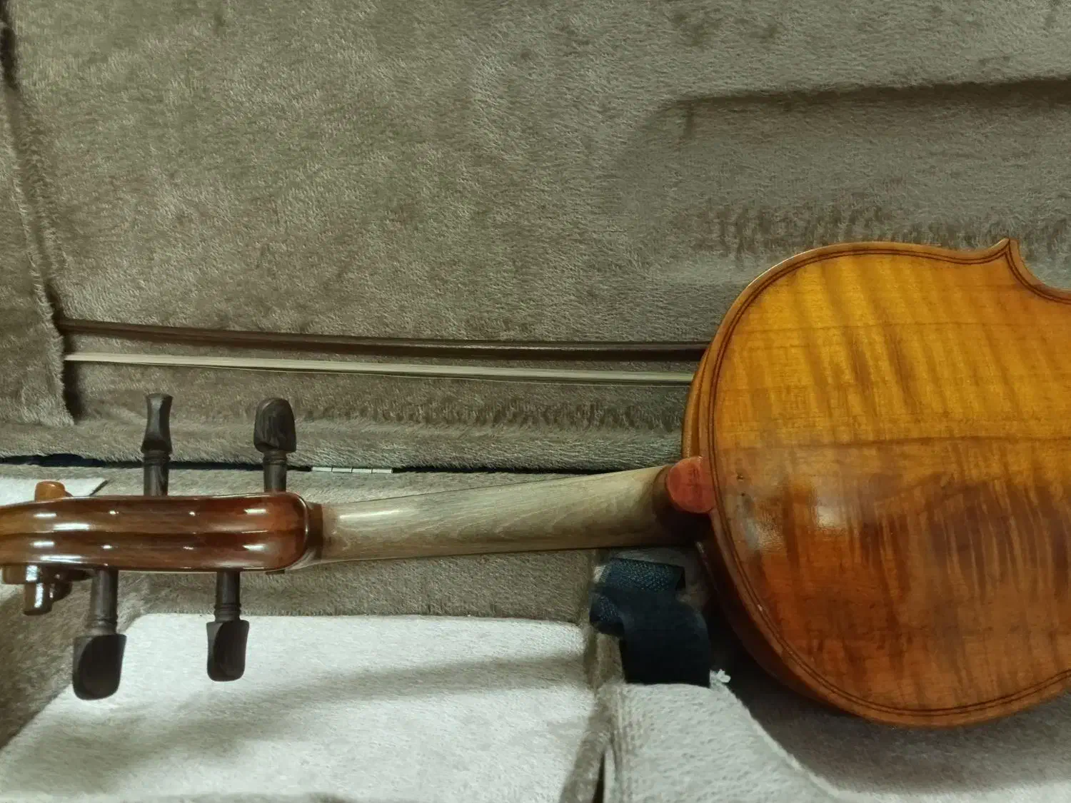 ویولن ۴/۴|ویولن|قم, وادی السلام|دیوار