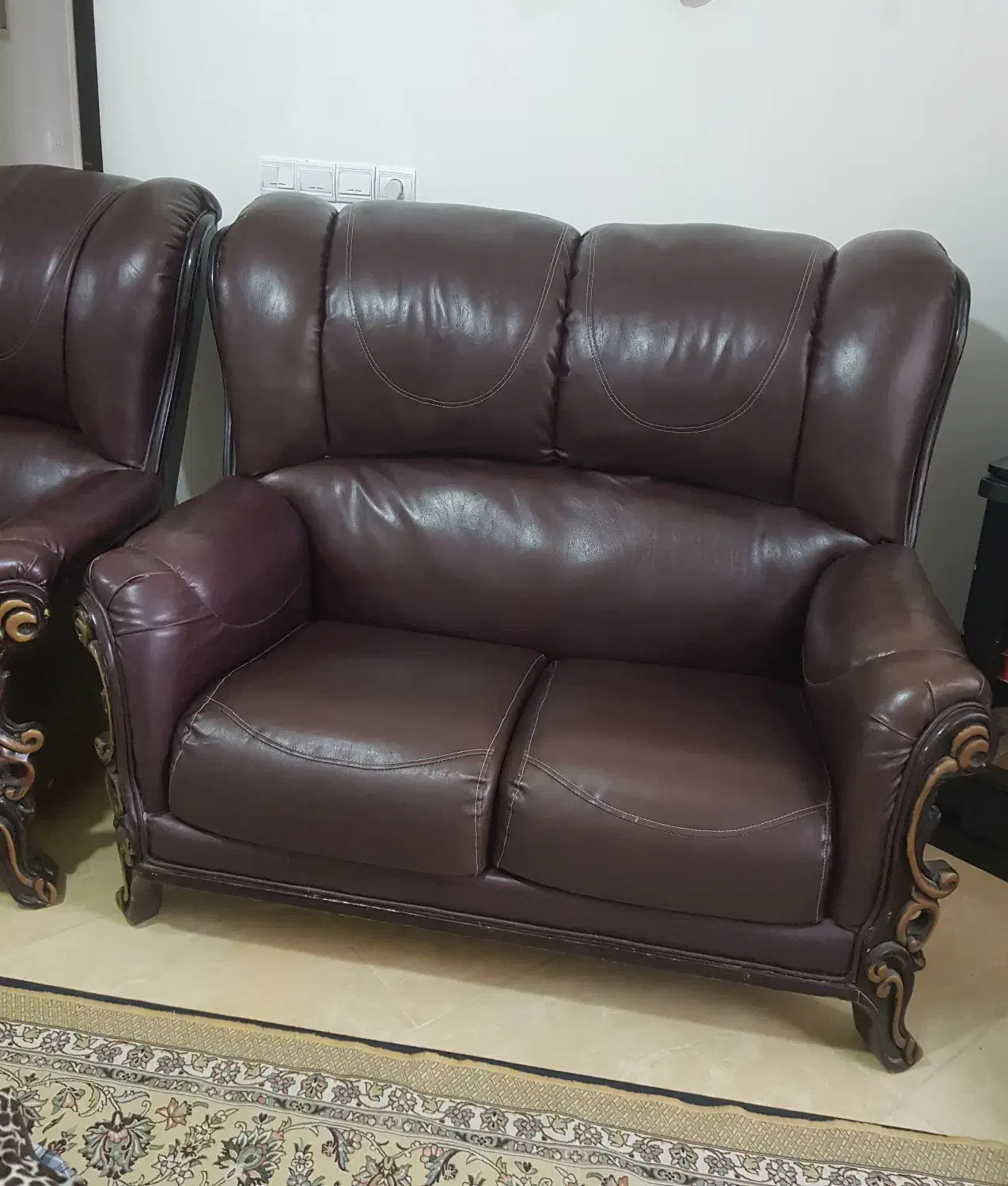 ست مبلمان چرمی ۷ نفره همراه با میز عسلی|حراج|لاهیجان, گلستان|دیوار