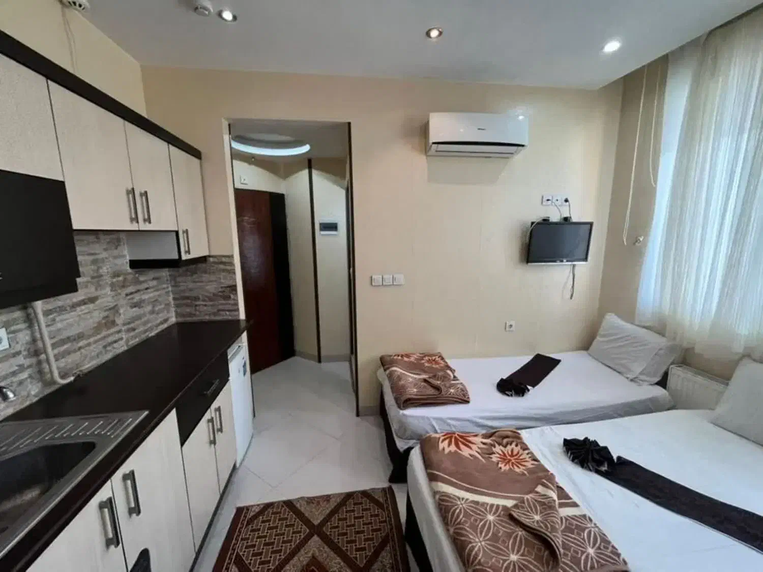 هتل آپارتمان آسمان هشتم|اجارهٔ کوتاه‌مدت آپارتمان و سوئیت|مشهد, دانش|دیوار