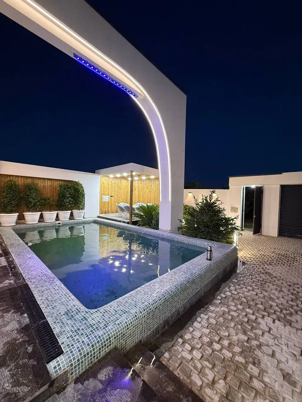 ویلا فول فرنیش و استخردار در تهراندشت،چهارباغ|فروش خانه و ویلا|کرج, شهرک جهاننما|دیوار