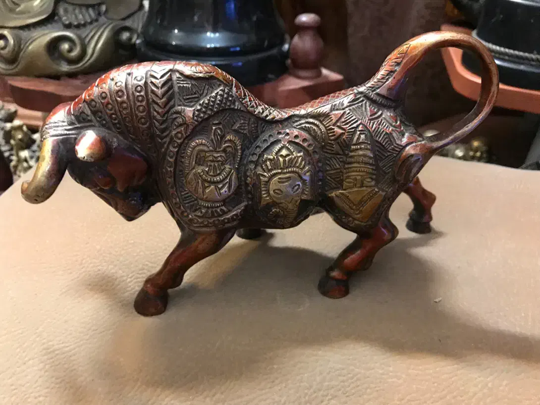 مجسمه برنزی گاو وال استریت آنتیک قدیمی پرنقش|مجسمه، تندیس، ماکت|تهران, مجیدیه|دیوار