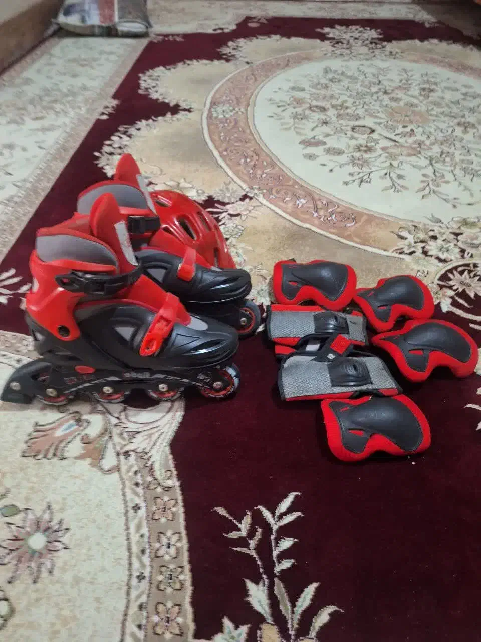 اسکیت با تجهیزاتش|دوچرخه، اسکیت، اسکوتر|گنبد کاووس, |دیوار