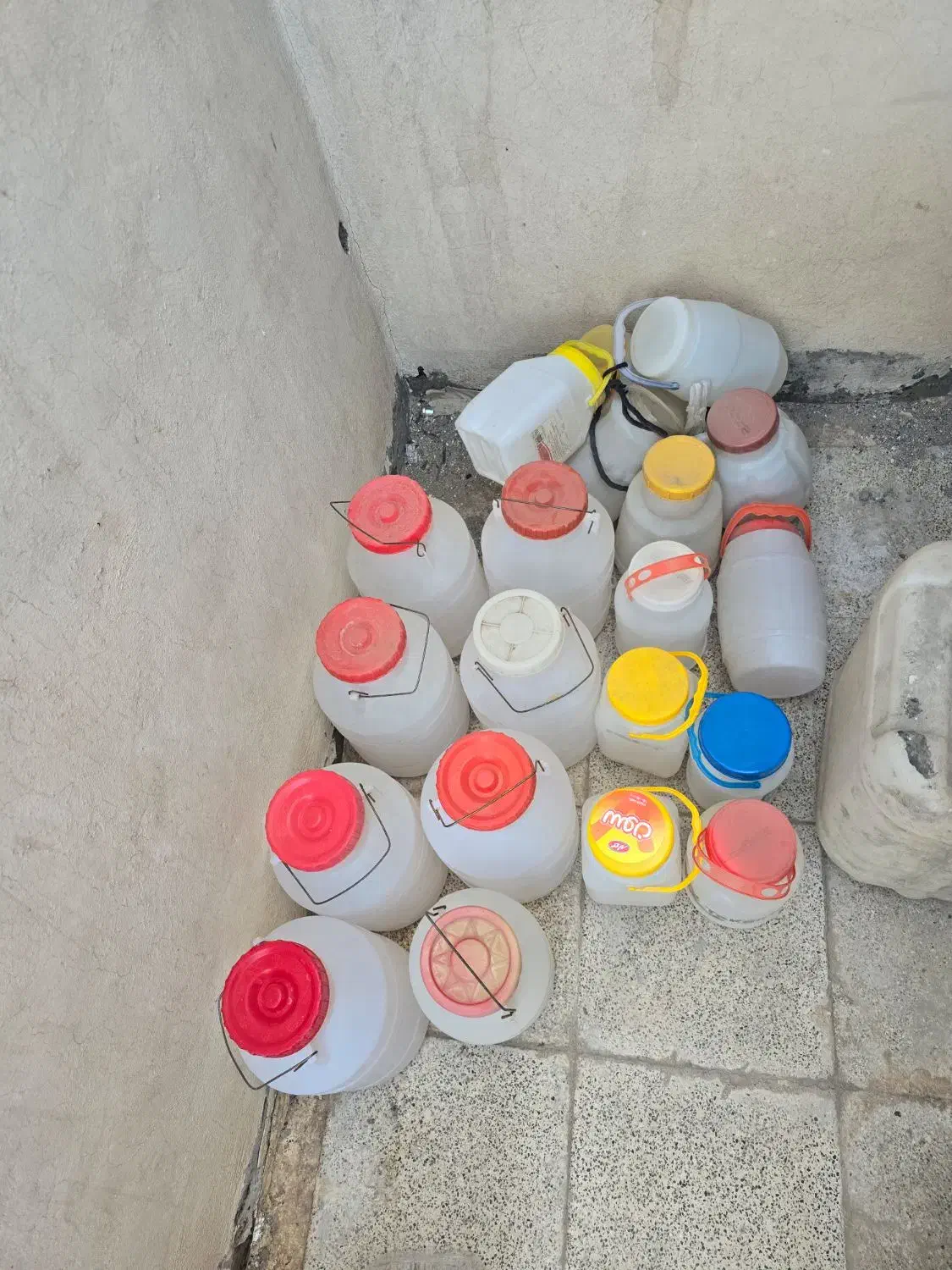 دبه ۶ کیلویی ۹تا وکوچیک ها حدوده ۱۰ تا|ظروف نگهدارنده، پلاستیکی، یک‌بارمصرف|مشهد, رضاییه|دیوار