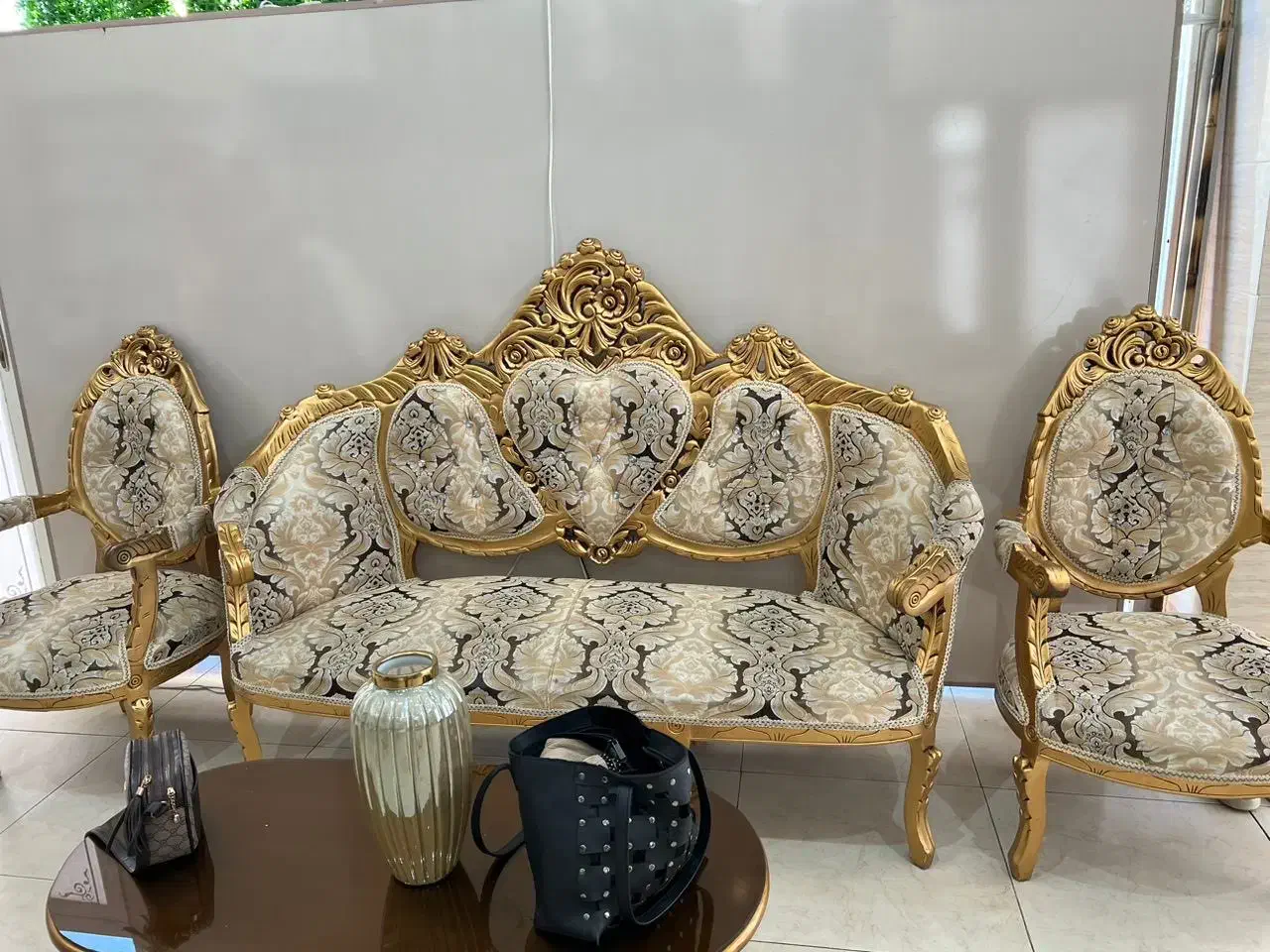 مبل سلطنتی کار کرده|مبلمان خانگی و میز عسلی|کوهسار (آذربایجان), |دیوار