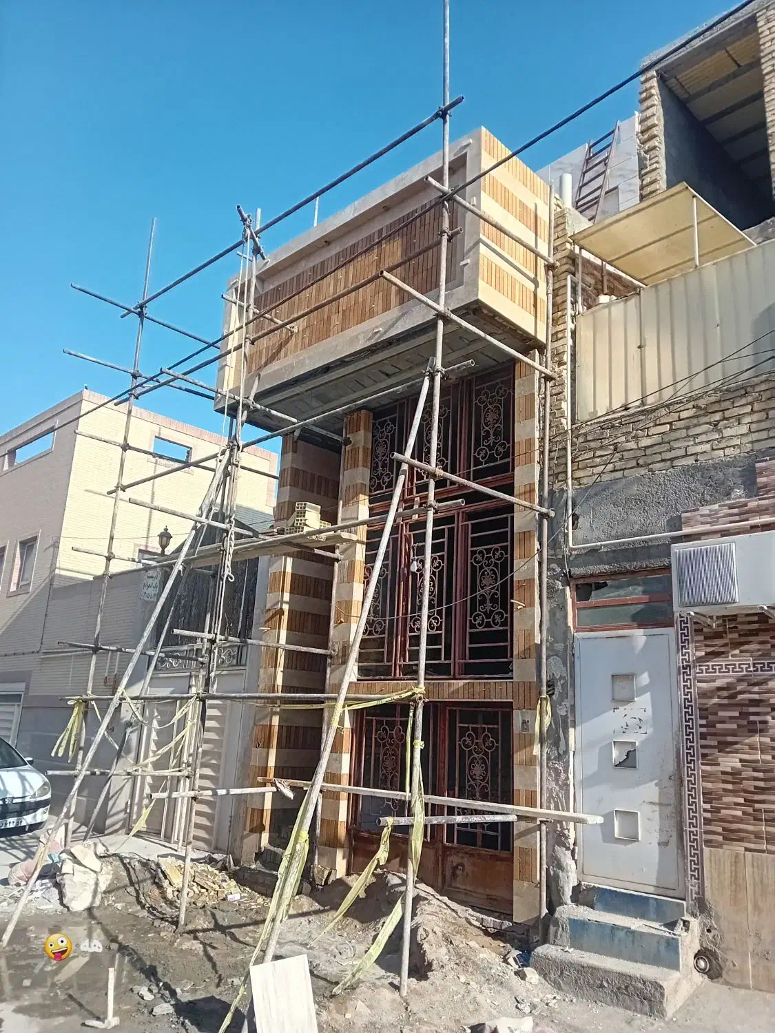 استا نماکار و کاشی‌کاری درجه 1 با چسب|خدمات پیشه و مهارت|یزد, |دیوار