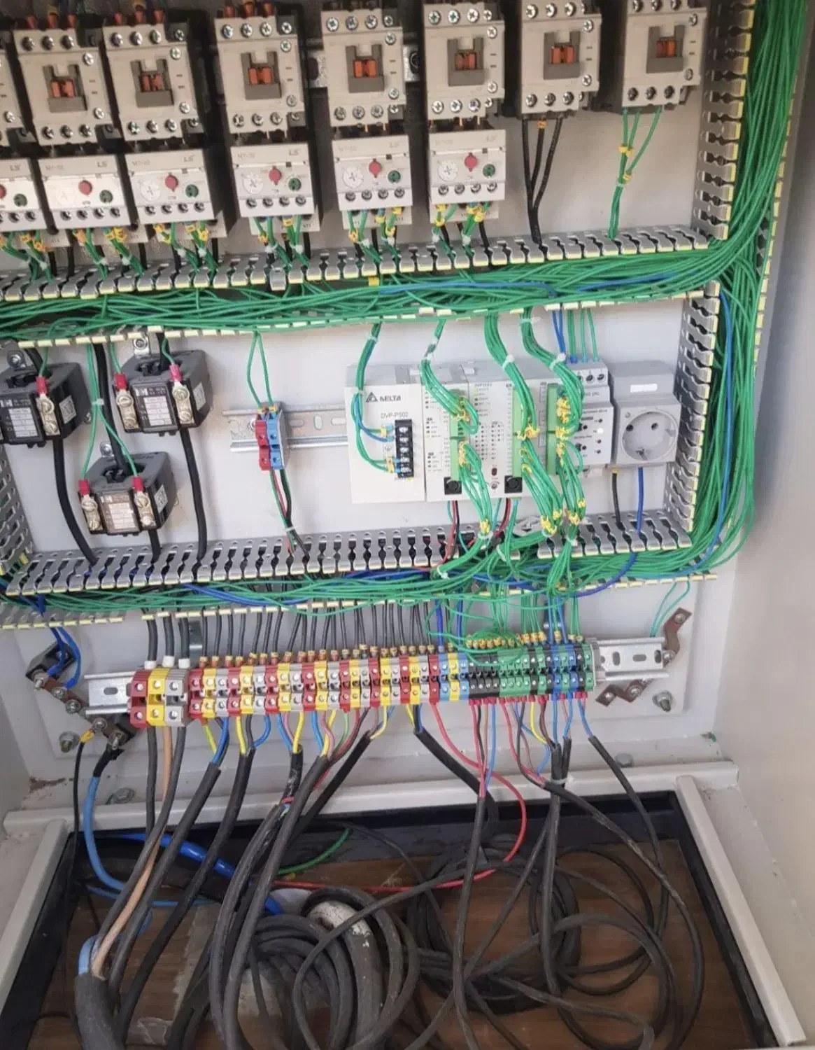 برقکار صنعتی و خانگی|خدمات پیشه و مهارت|امیدیه, |دیوار