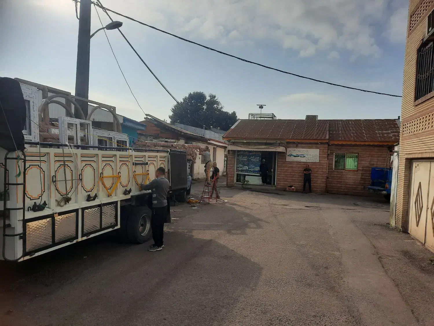 باربری زحمتکشان|خدمات حمل و نقل|رشت, جانبازان|دیوار