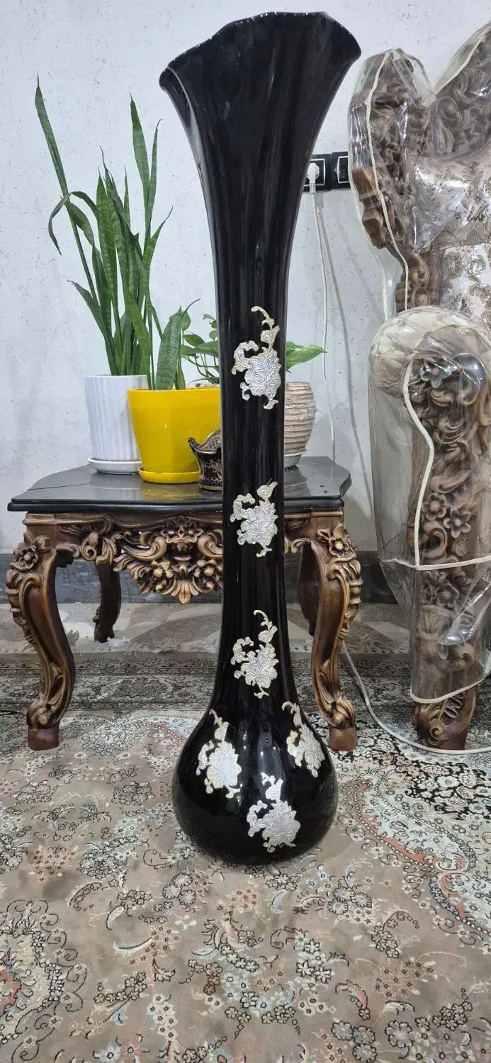 گلدان شیشه‌ای بلند|گل مصنوعی|خرمشهر, |دیوار