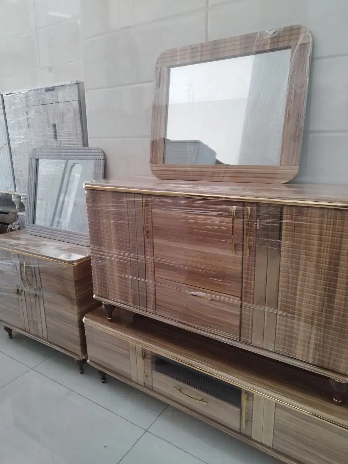 آینه و کنسول|بوفه، ویترین، کنسول|اسلامآباد غرب, |دیوار