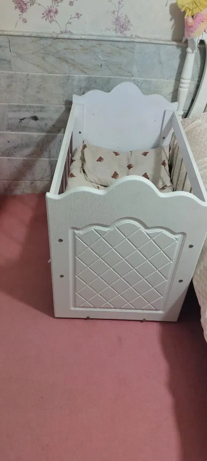 گهواره و تخت کودک نو|اسباب و اثاث بچه|کاشان, کوی اداره گاز|دیوار