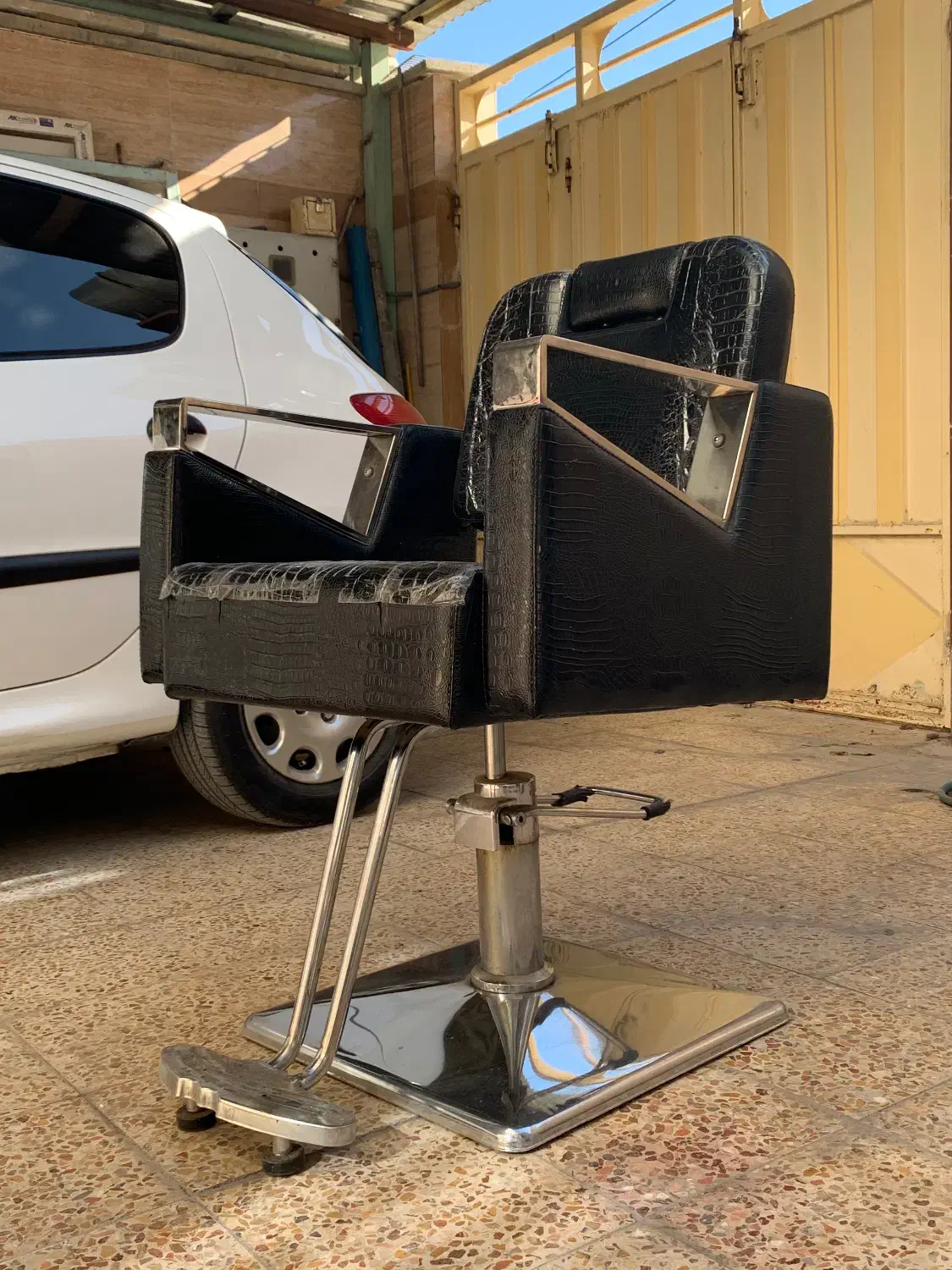 صندلی ارایشگری|آرایشگاه و سالن‌های زیبایی|ایذه, |دیوار