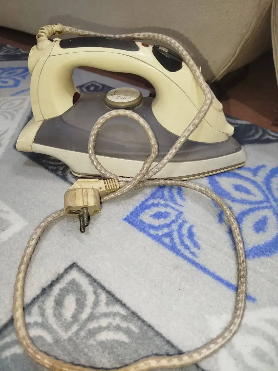 اتو بخار سالم سفید رنگ|اتو و لوازم اتو|نیشابور, مدرس|دیوار