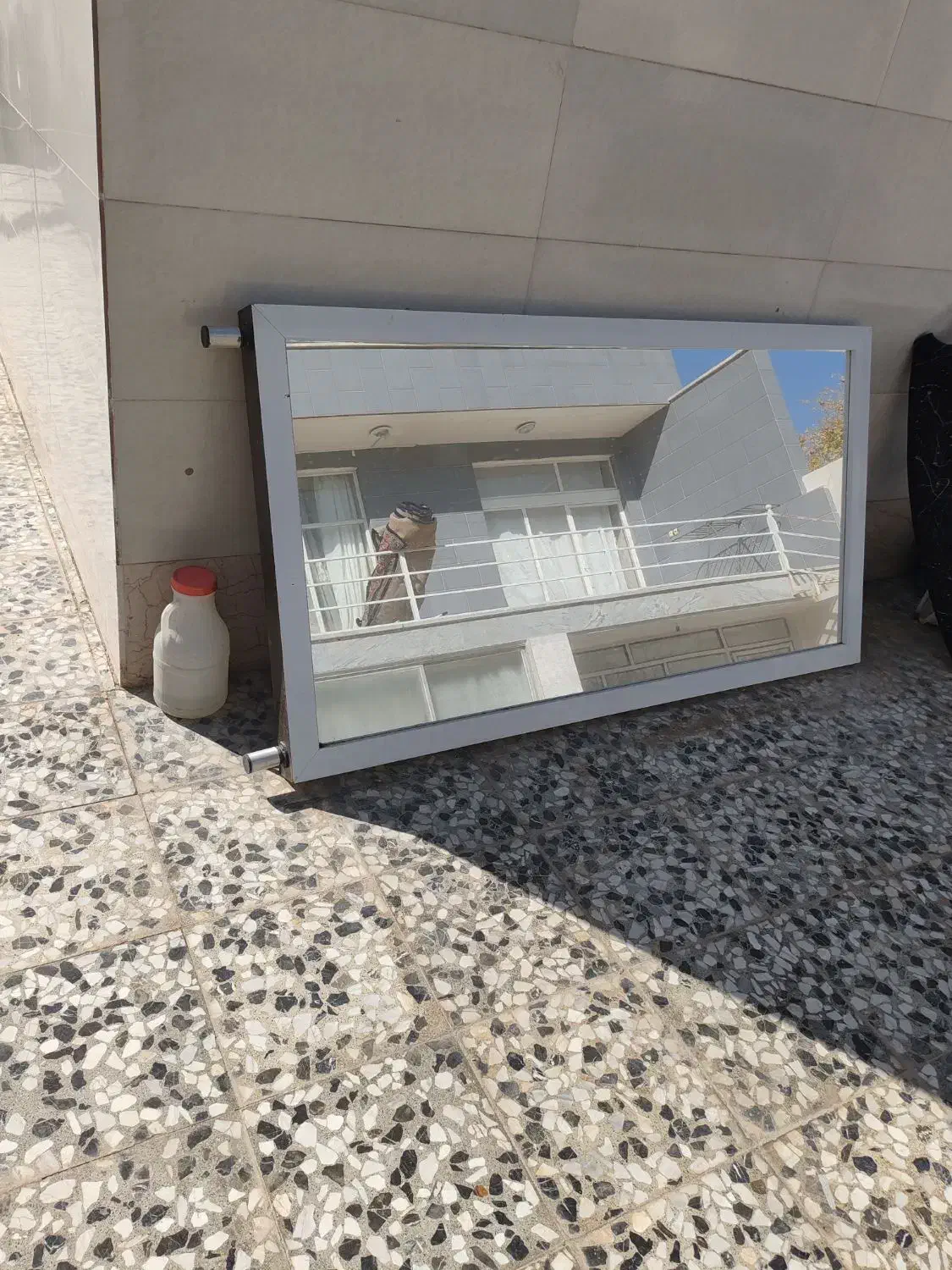 یک عدد اینه قدی|آرایشگاه و سالنهای زیبایی|برخوار, |دیوار