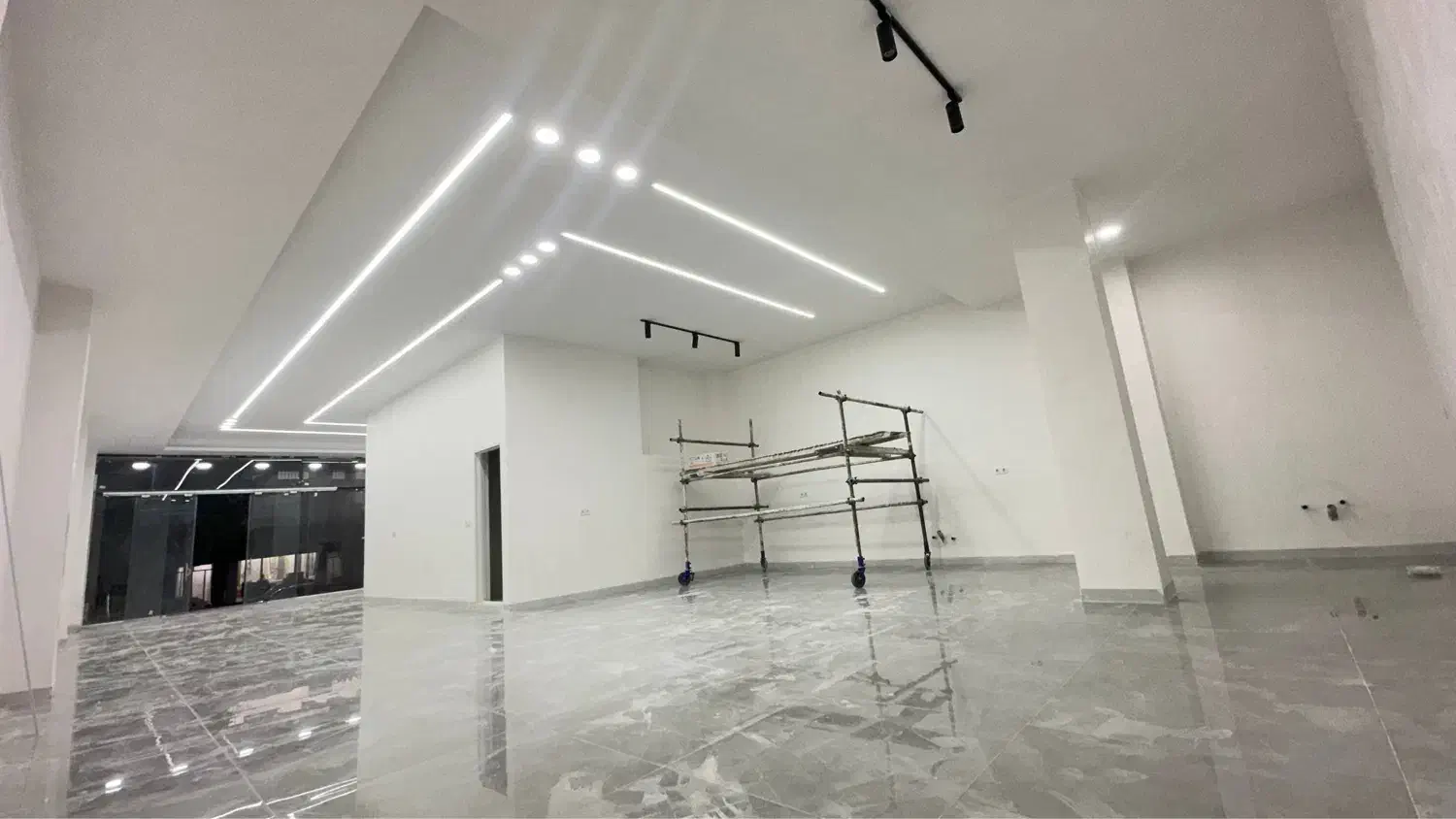 اجاره مغازه تجاری بر خیابان اصلی|اجارهٔ مغازه و غرفه|ایلام, |دیوار