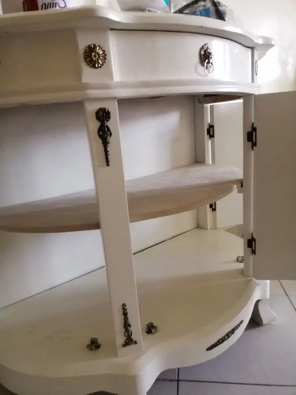 آئینه و کنسول سفید|بوفه، ویترین، کنسول|پردیس, فاز ۳|دیوار