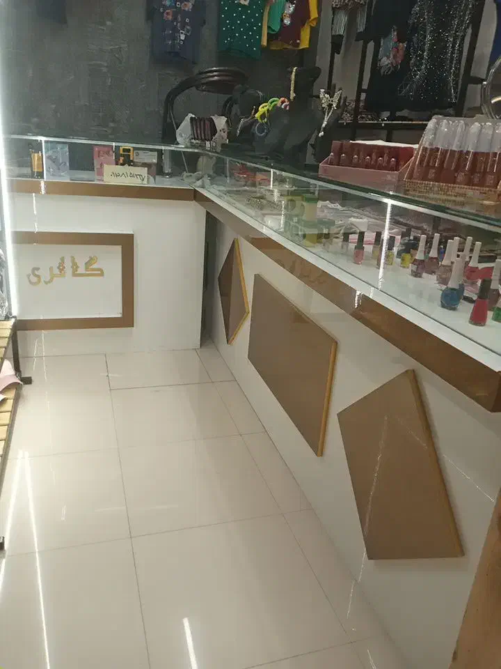 میز وویترین در حدنو|فروشگاه و مغازه|مشهد, هفده شهریور|دیوار