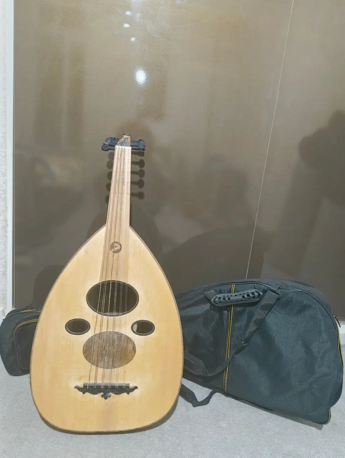 عود متاع پور|سازهای سنتی|اراک, |دیوار