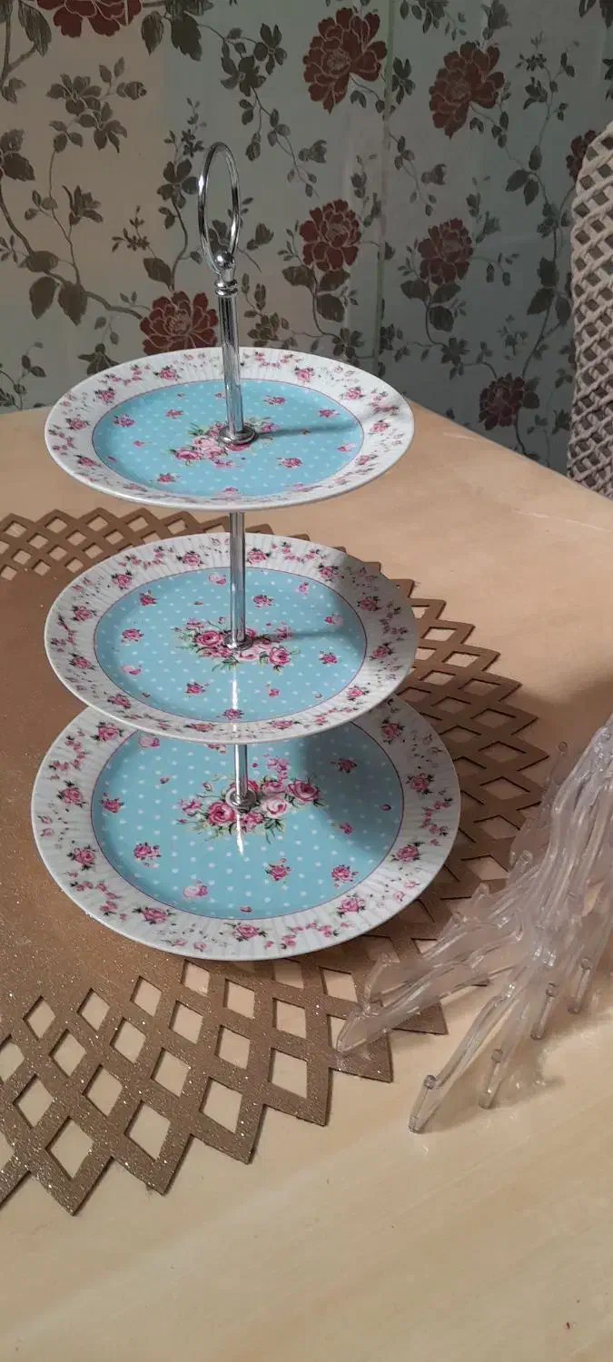 شیرینی خوری سه طبقه با ۱۰تاجای نگهدارنده بشقاب|حراج|ملارد, |دیوار