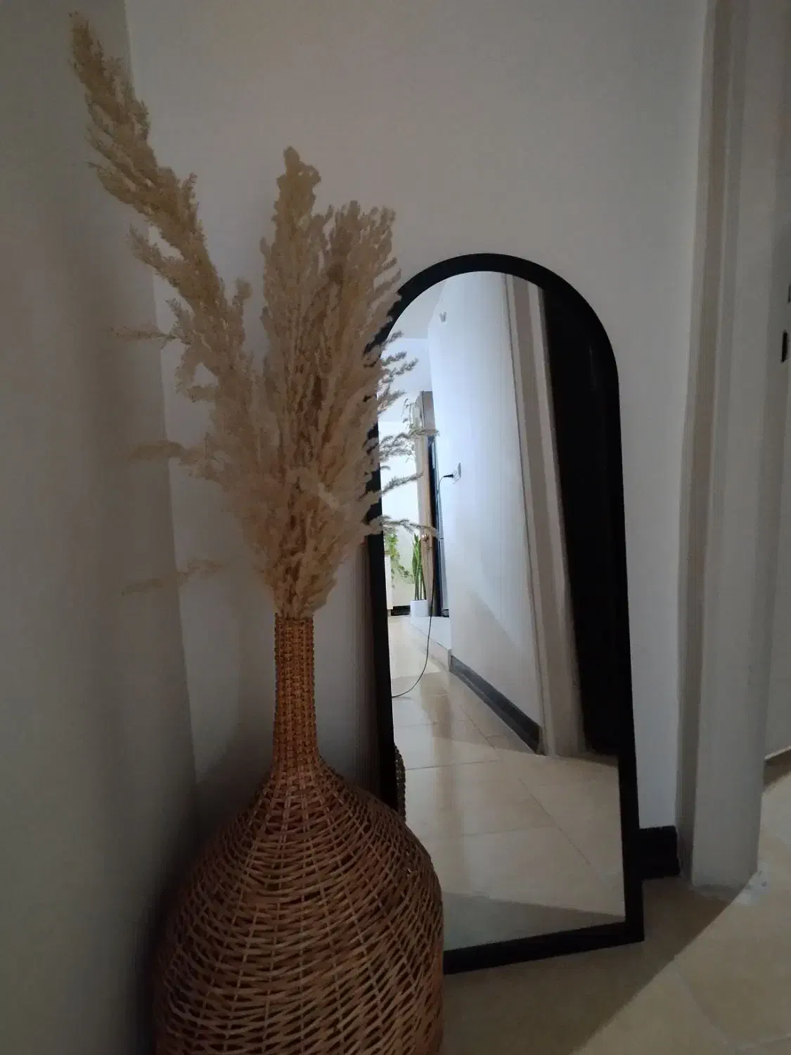 اینه|آینه|هشتگرد, فاز ۲ مهستان|دیوار