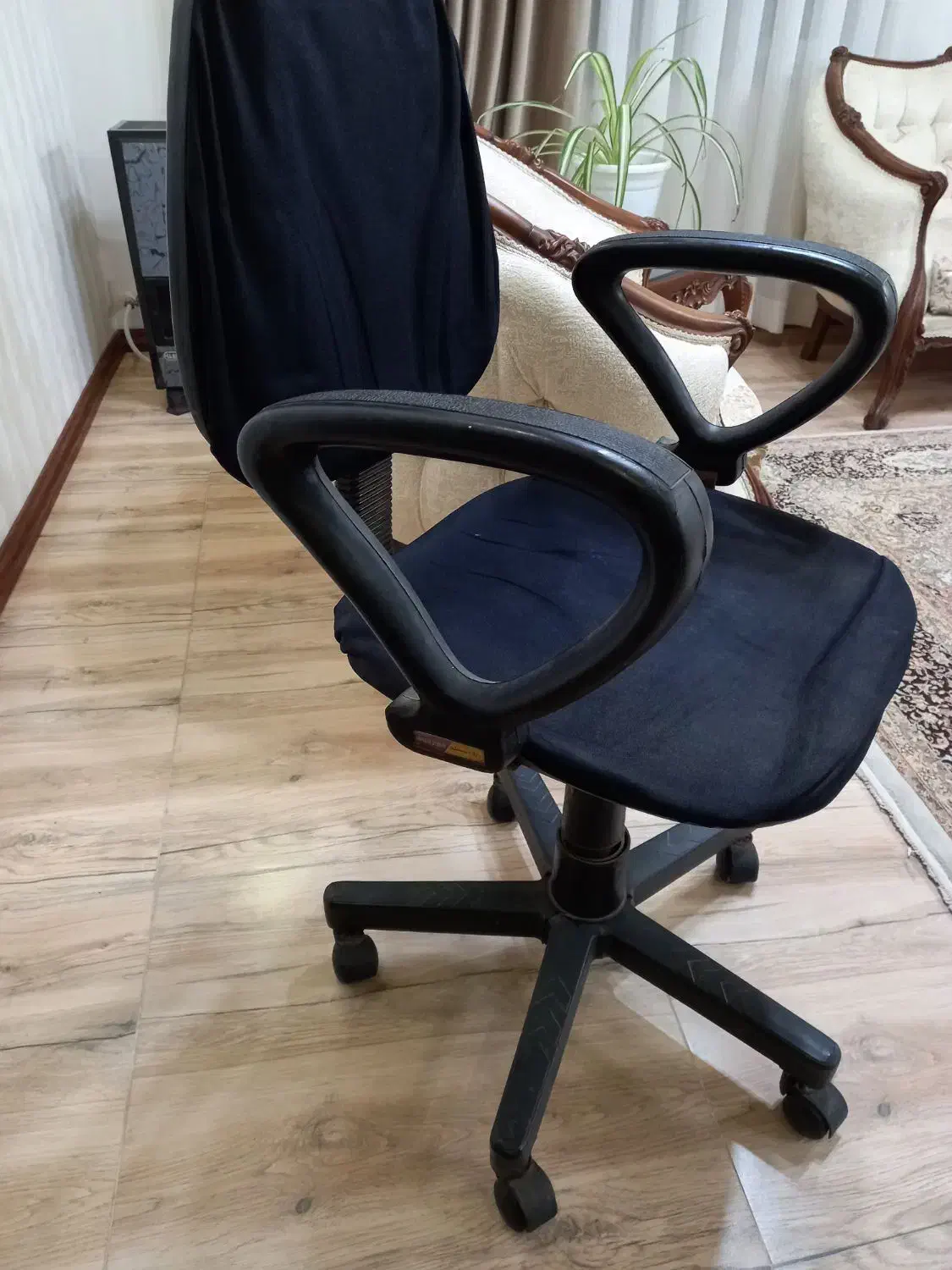 صندلی چرخدار  بدون جک وساده|دفتر کار|بندر انزلی, شیلات|دیوار