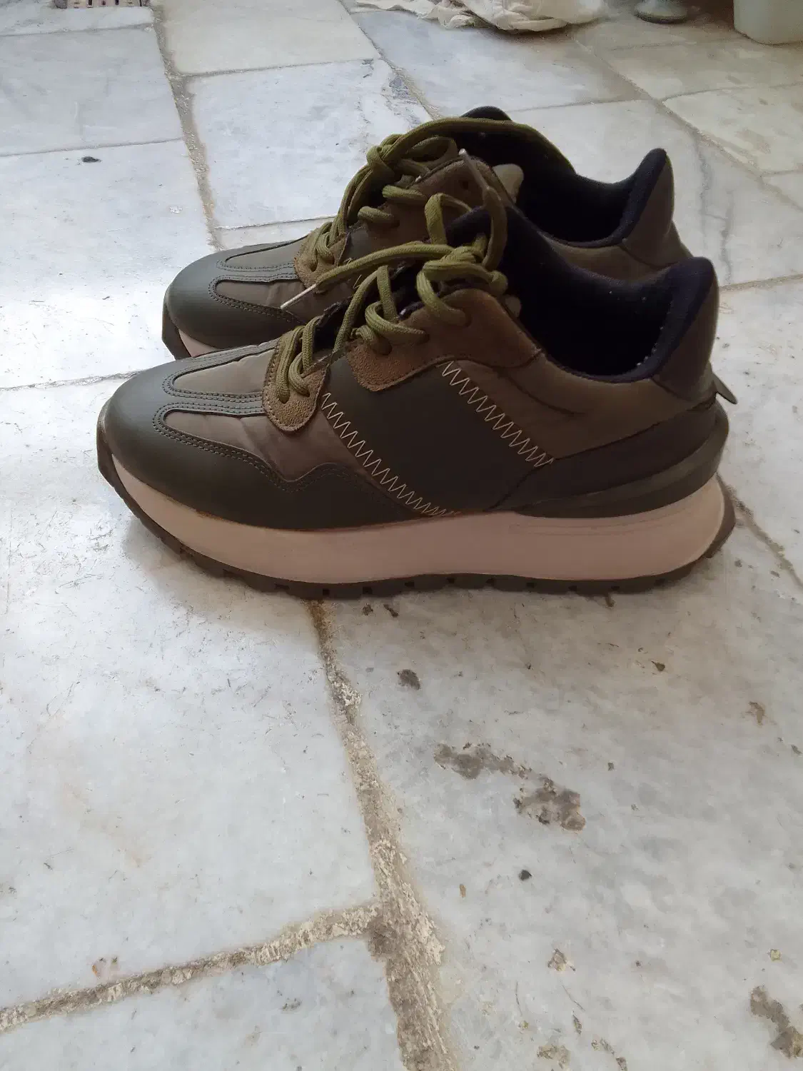 کتونی|کیف، کفش، کمربند|ابهر, |دیوار