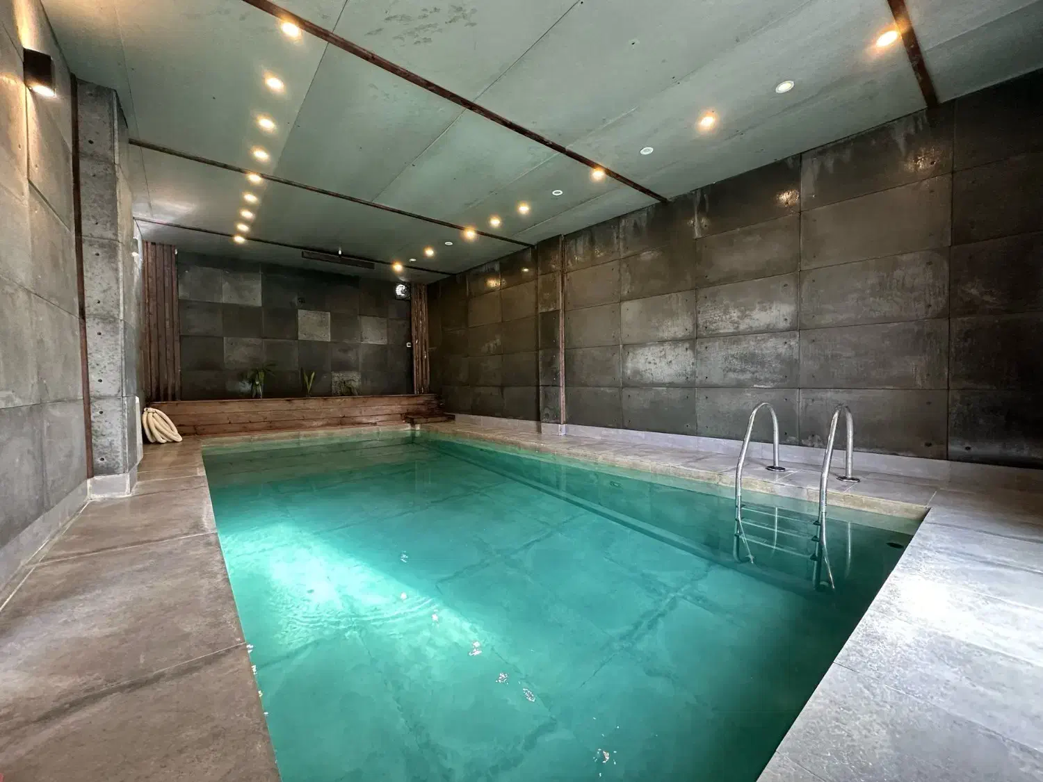 اجاره روزانه ویلا با استخر ابگرم داخل بازدید حضوری|اجارهٔ کوتاهمدت ویلا و باغ|تهران, شهرک ولیعصر جنوبی|دیوار