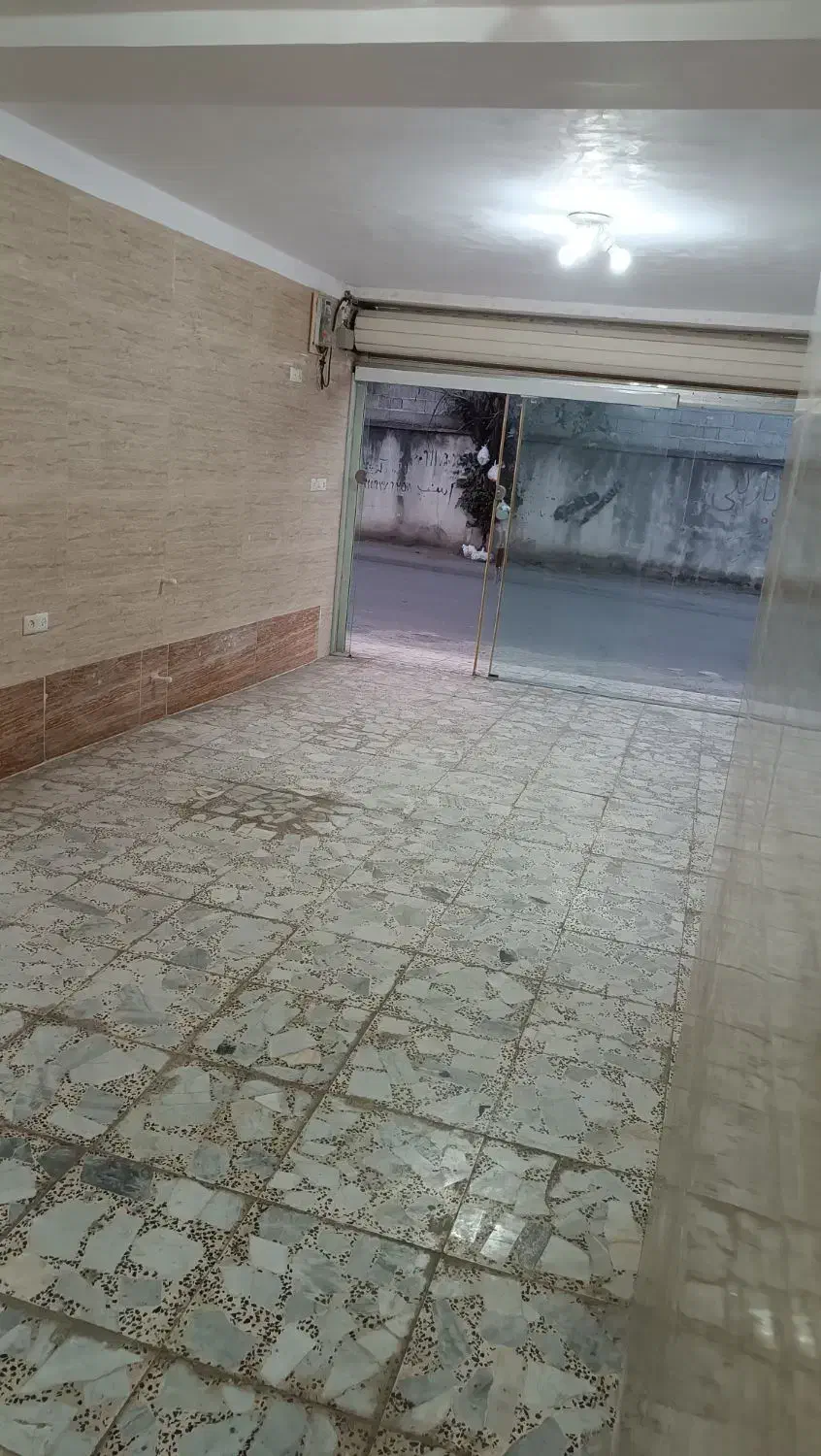 اجاره مغازه به ابعاد ۳۷/۵ متر با سرویس بهداشتی|اجارهٔ مغازه و غرفه|تولم شهر, |دیوار