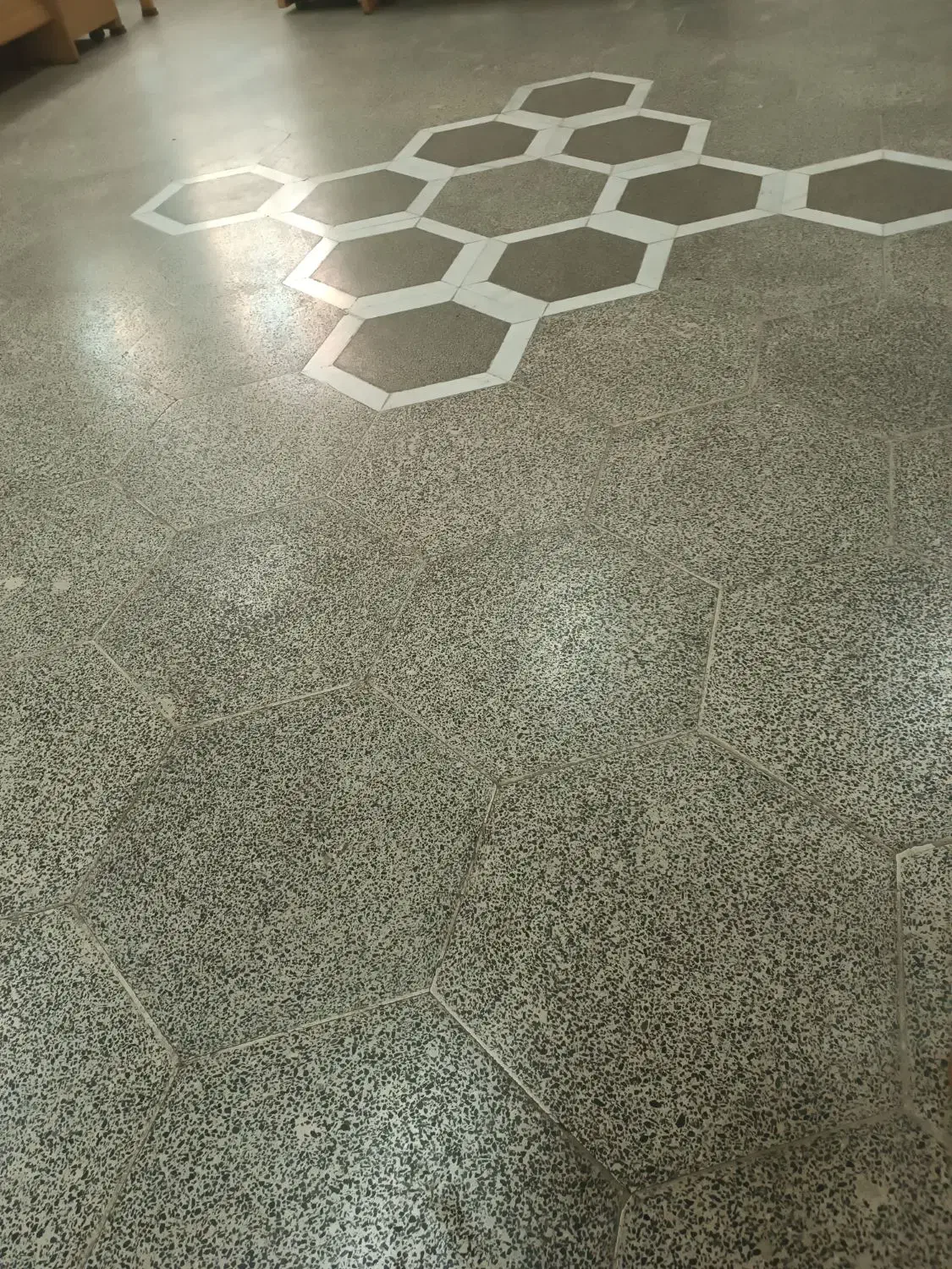 کاشی کاری و سنگ و موزاییک کلی و جزئی|خدمات پیشه و مهارت|قم, باغ کرباسی|دیوار