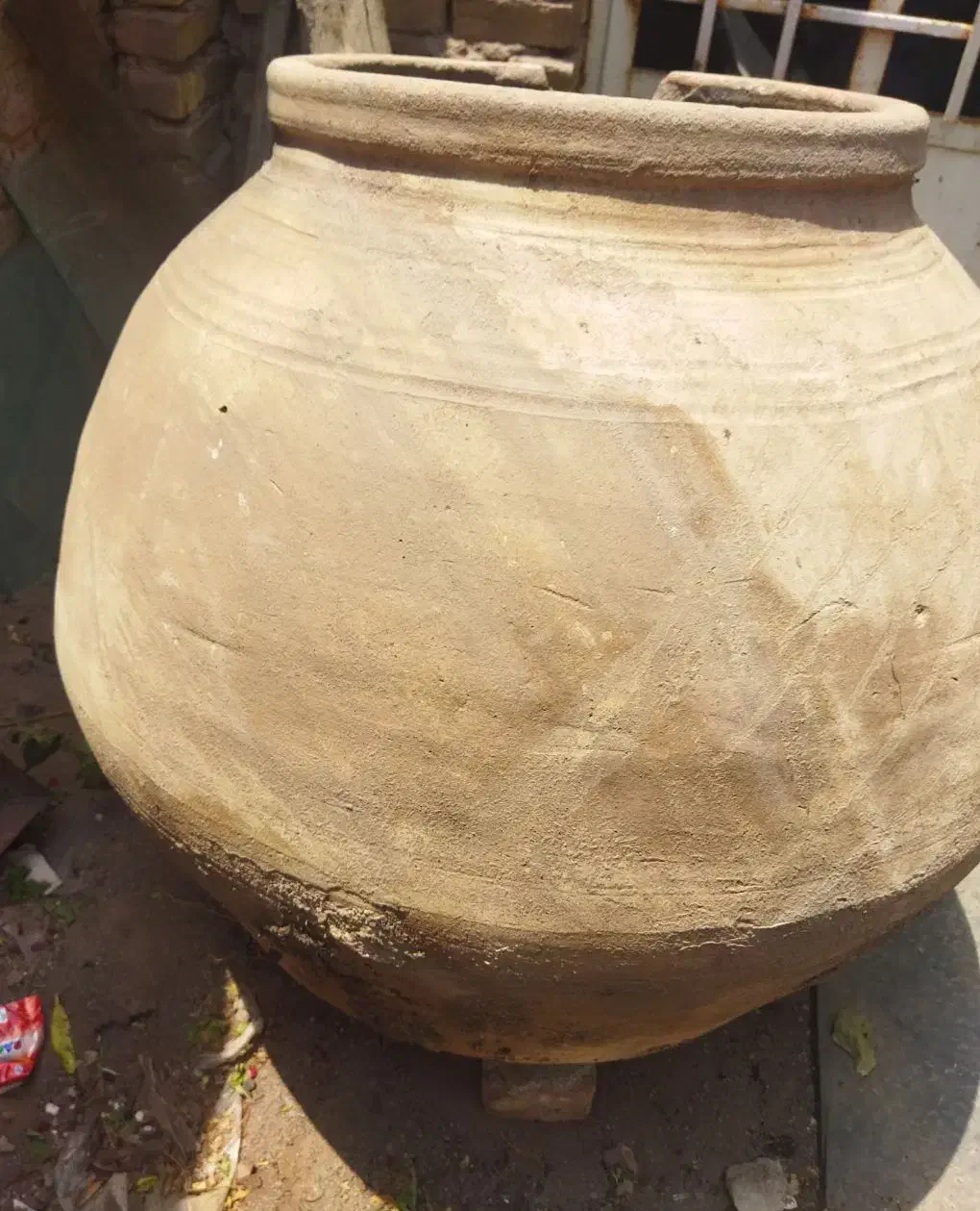 کوزه زیر خاکی قدیمی|کلکسیون اشیاء عتیقه|رفسنجان, |دیوار