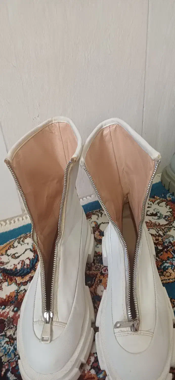 چکمه زنانه خارجی|کیف، کفش، کمربند|نیشابور, میدان حافظ|دیوار