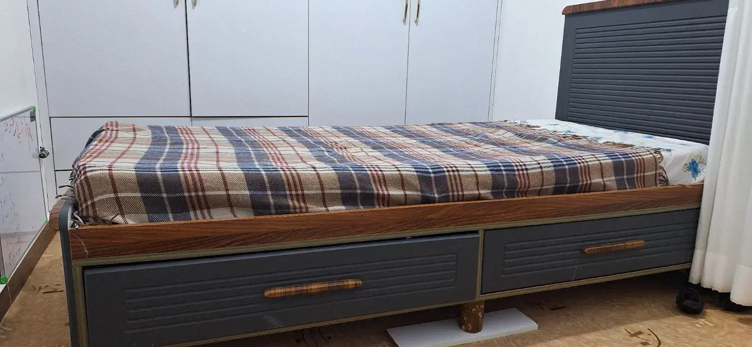 فروش تخت یک نفره با تشک تمیز|تشک تختخواب|چالوس, |دیوار